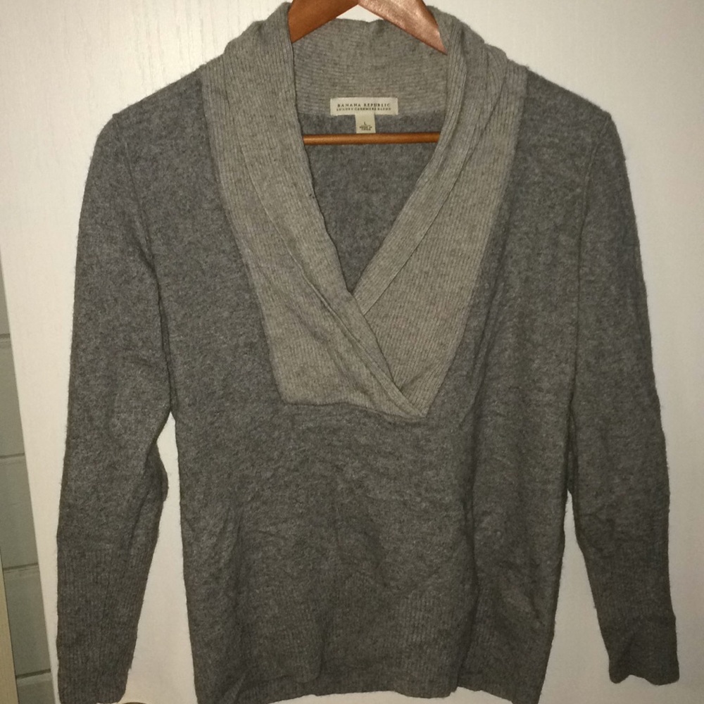 Banana republic luxury cashmere blend in L - Picture 1 of 1
